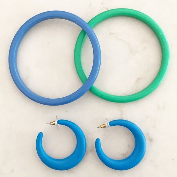 🌈 5/$25 Vintage 80s green & blue hoop earring & bangle set - Picture 1 of 5